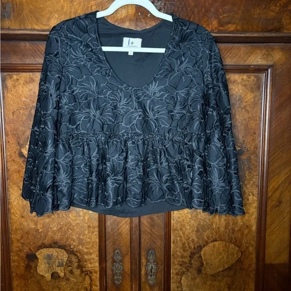 Tuckernuck- Sylvie Lace Top. Size S - Picture 4 of 9